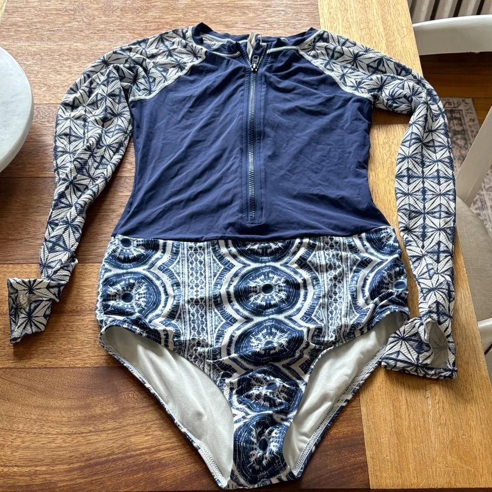 Roxy Navy Rash Guard / One piece Swimsuit - Picture 2 of 13